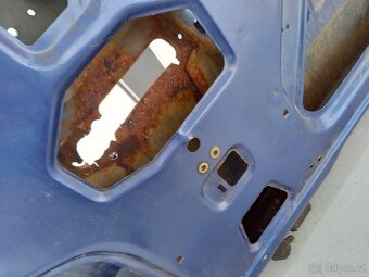 Odstrojené poškozené páté dveře VW T4 - 5