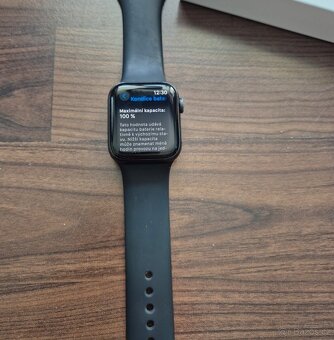 Apple Watch 6 40mm kapacita baterie 100% - 5