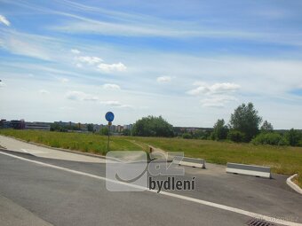 Stavební parcela s přístupem z obecní komunikace, na skvělém - 5