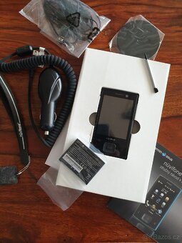 Garmin-Asus Nüvifone M20
- 5