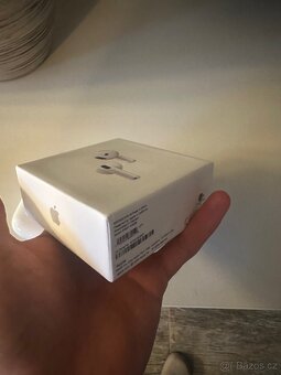 Apple AirPods 4 - 5