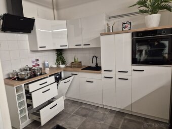Moderní nepoužitá kuchyně LARA bílá - 5