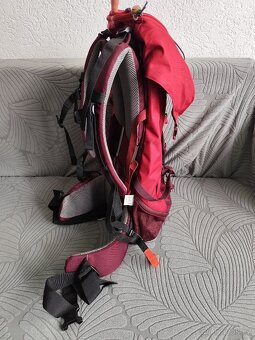 FORCLAZ Dámský turistický batoh MT100 EasyFit 50 L - 5