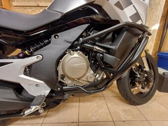 CFMOTO 650 MT Premium 41,5 kw - najeto jen 2700 km - 5