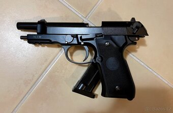 Airsoftová pistole KWC M92 - celokov + příslušen. - 5
