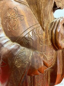 Stará dřevěná socha, čínský císař - 5