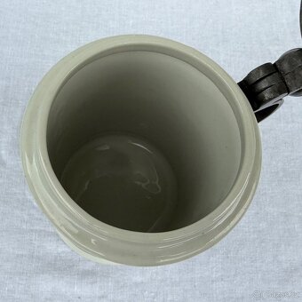 Starožitný porcelánový korbel cínová montáž rytířský erb - 5