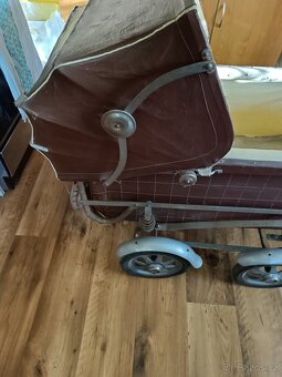 Starožitný kočárek - 5