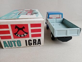 Igra- valník, plechové auto, stará hračka, 80.léta - 5