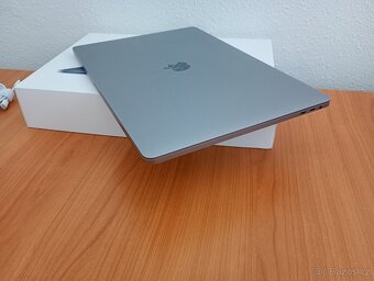 MacBook Pro 16" i7 2,6 32 RAM 512 SSD - Jako nový - 5