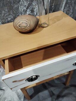 odkládací stolek - 5