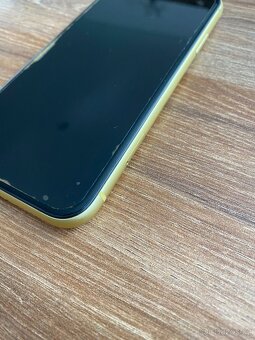 Prodám iPhone 11, 128GB žluté barvy - 5