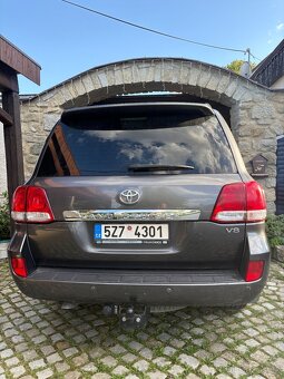 Toyota Land Cruiser 200 - 5