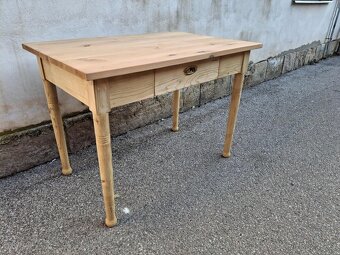 STAROŽITNÝ STŮL PO CELKOVÉ RENOVACI - 5