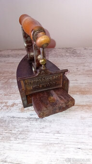 Prodám pěknou starou litinovou žehličku - 5