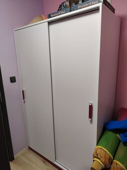Dětský pokoj – postel, skříň, stůl, komoda – TOP stav - 5