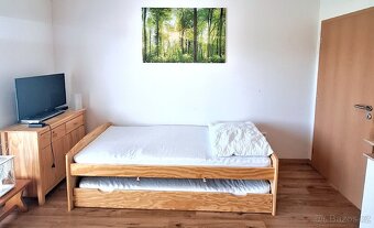 Prodám postel z masivu - 5