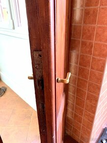 Dřevěné dveře z masivu dub a sklo kovové kliky - 5