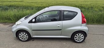 Peugeot 107 1.0 benzín r.v. 2009 - 5