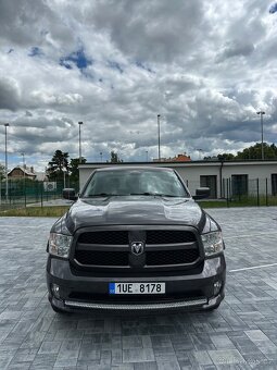 Dodge Ram 1500 V8 hemi 2015 - 5