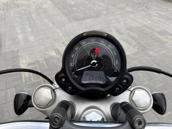 Triumph Bonneville Speedmaster - 5