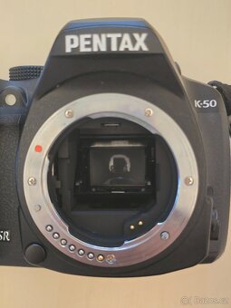 Pentax K-50 + objektivy + vybavení - 5