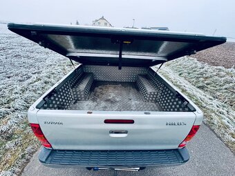Toyota Hilux 2.5 D-4D - 5