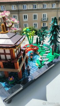 Lego Icons - tichá zahrada 10315 - spěchá - 5