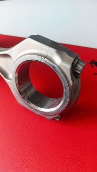 Originální ojnice s pístem Ferrari - Trofej - 5