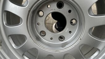 BMW 5 e39 originál – kola (alu. disky+pneu 205/65 R15) - 5