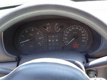 Renault Clio - 5
