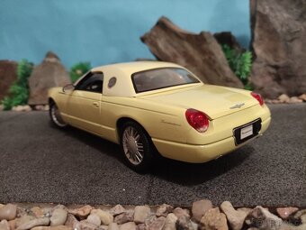 prodám model 1:18 ford thunderbird 2000 - 5
