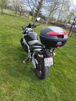Suzuki GSR 600 - 5