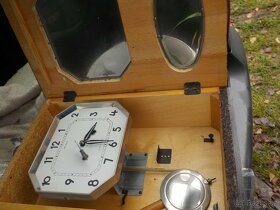 Staré dřevěné a porcelánové hodiny - 5