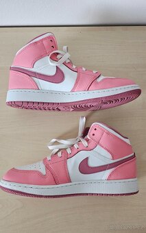 Nike Air Jordan 1 Mid Valentine's Day 39 - 5