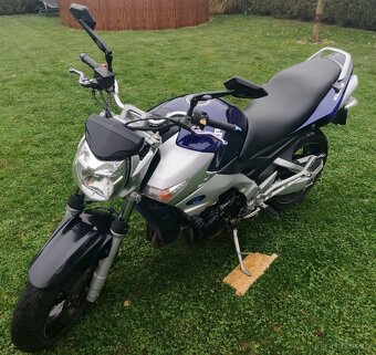 SUZUKI GSR 600 - 5