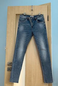 Krásné dám. sv. modré jeansy, vel. S/36, sleva 680 Kč - 5