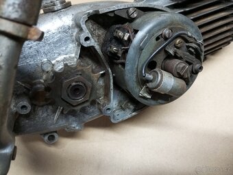 Jawa 550, 555 pařez motor - 5