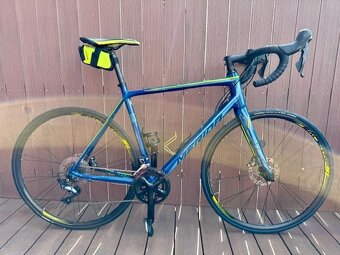 Silnička MERIDA Scultura 500 Disc - karbon vidlice 8,8kg - 5