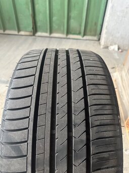 Letní pneu 2x 225/35 R19 a 1x 255/30 R19 - 5