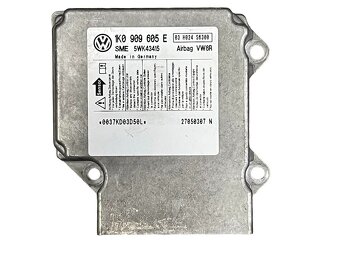Palubní deska černá 81X 1K1857001J VW Golf 5 r.v. 2006 - 5