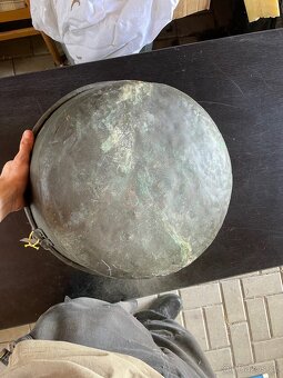 starožitný měděný kotlík s uchem - 5