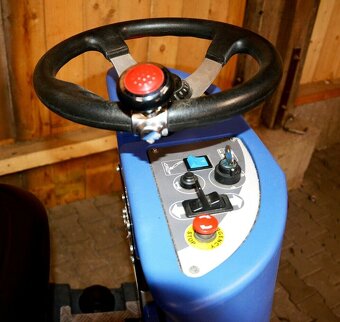Numatic TTV 678300T čisticí stroj se sušičkou na kolečkách - 5