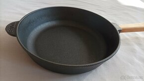 Litinová pánev BRIZOLL, průměr 26 cm, výška 6 cm, vypálená - 5