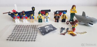 LEGO Pirates II Brickbeard's Bounty - 5