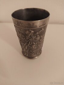 Starožitný cínový pohárek s loveckým motivem - 5