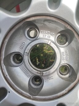 Kola Audi 235/45 R17 letní - 5