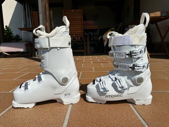 Atomic dámské lyžáky 24/24.5 - 5