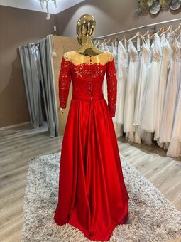 Luxusní červené šaty - 5