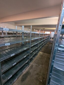 Velké množství kovových regálů pořizovací cena 550 000,- - 5